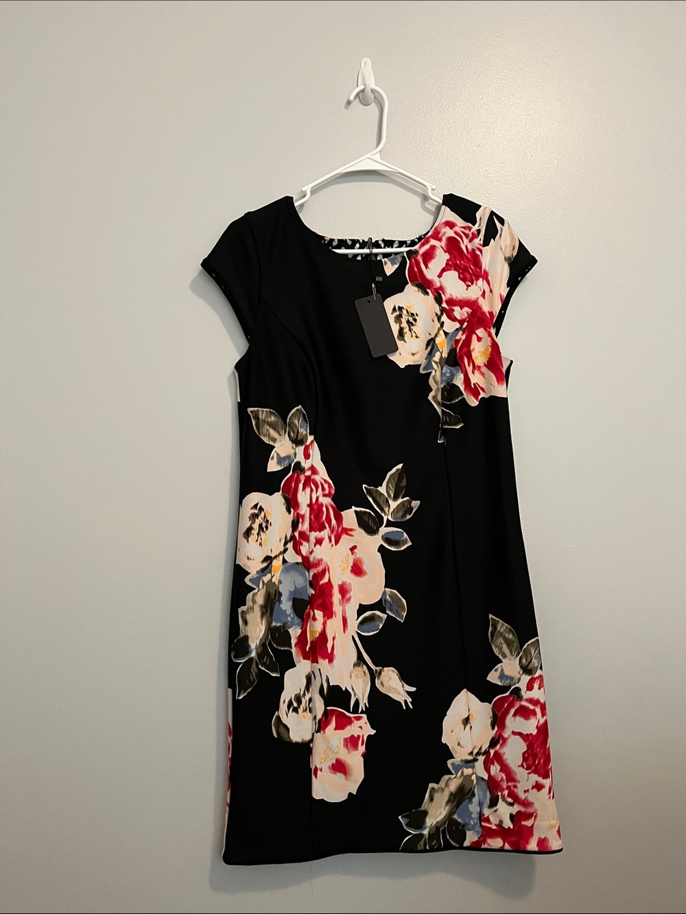 Black Floral Cap-Sleeve Shift Dress/Reversible to Black/White Print